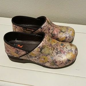 DANSKO clogs